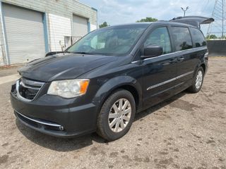 2011 Chrysler Town & Country Touring-L - Exterior Front Left Corner Image